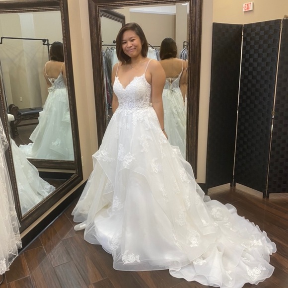 BRAND NEW NEVER WORN BRIDAL DRESS - Picture 3 of 8